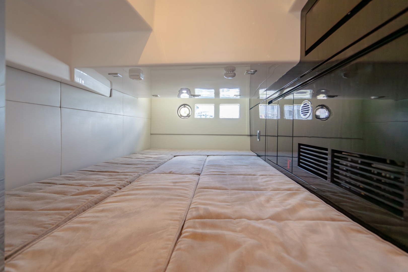 Schaefer 400 Sport Yacht For Sale