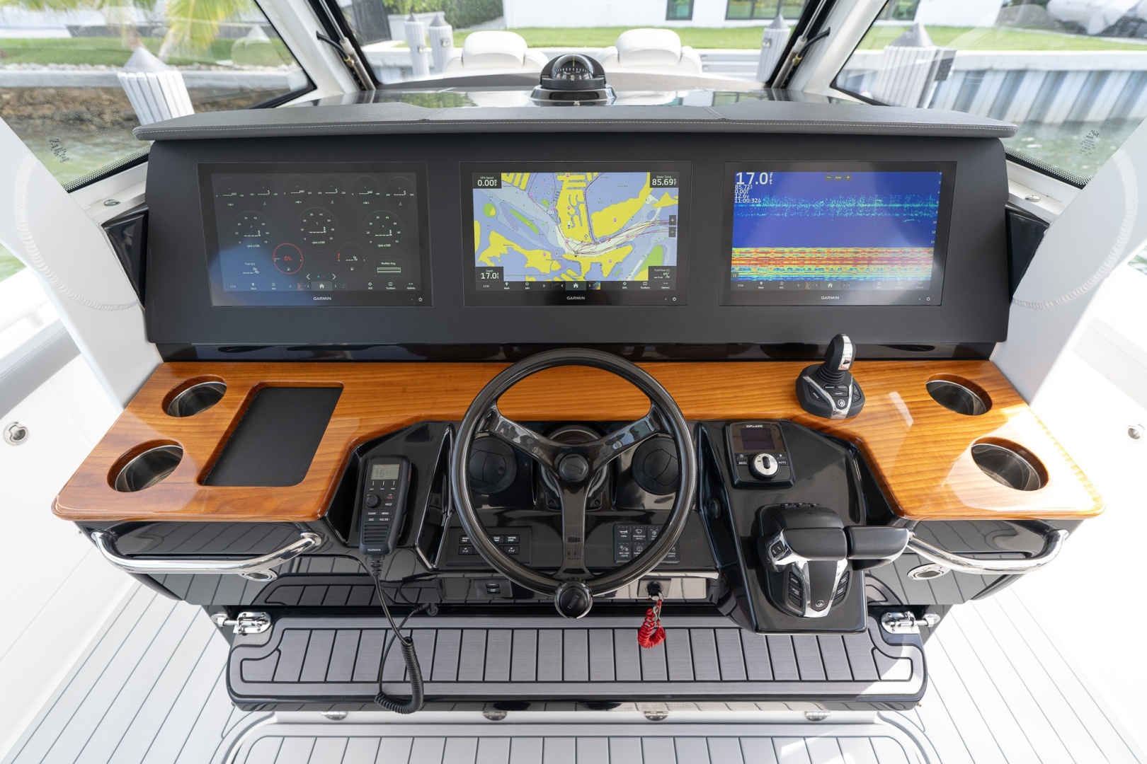 2023 Everglades 395 Center Console