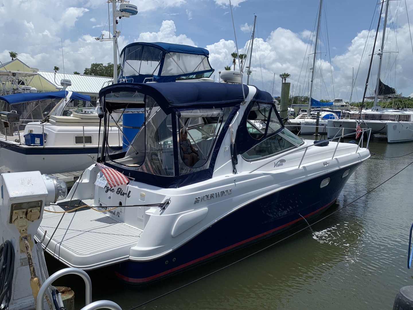 GEORGIE GIRL 32ft Four Winns Yacht For Sale