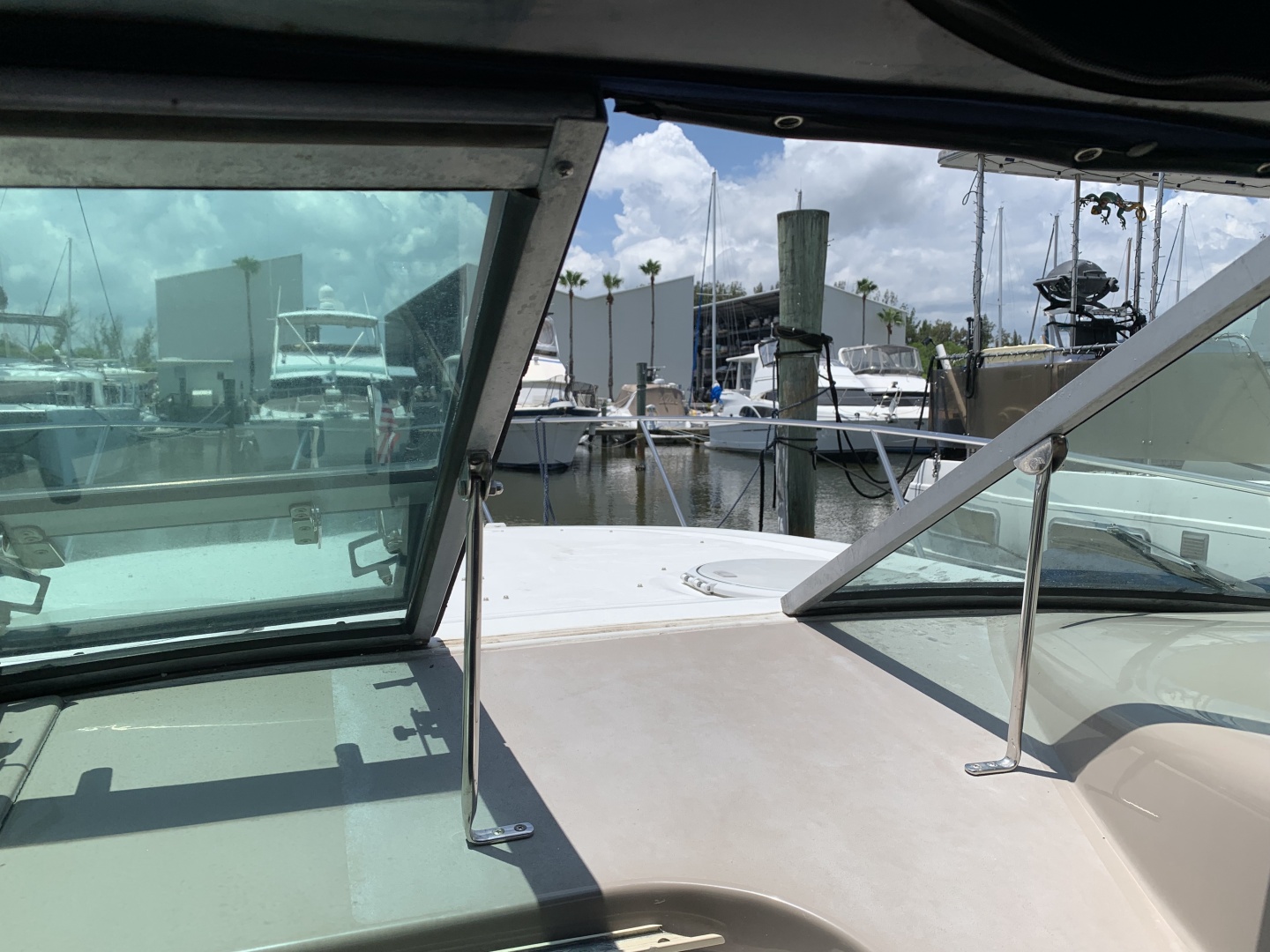GEORGIE GIRL 32ft Four Winns Yacht For Sale