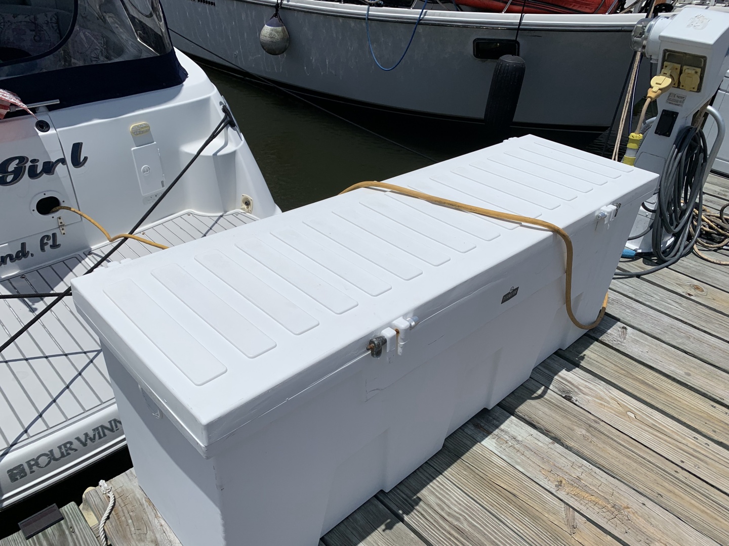 GEORGIE GIRL 32ft Four Winns Yacht For Sale
