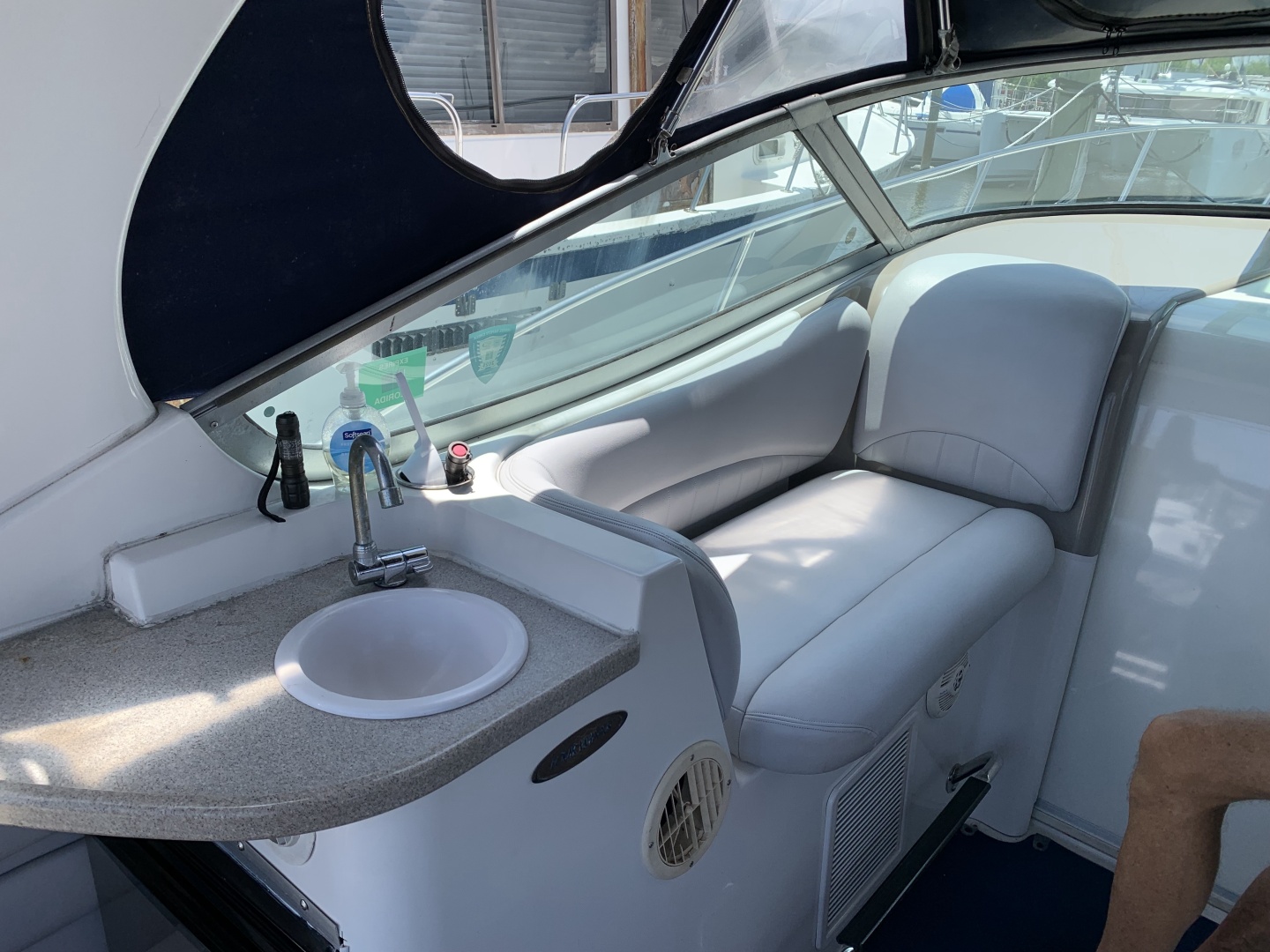 GEORGIE GIRL 32ft Four Winns Yacht For Sale
