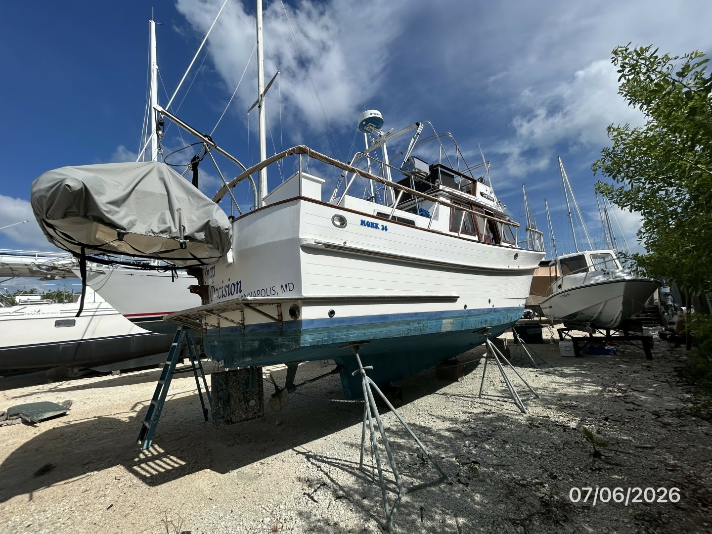 36' Monk starboard aft profile
