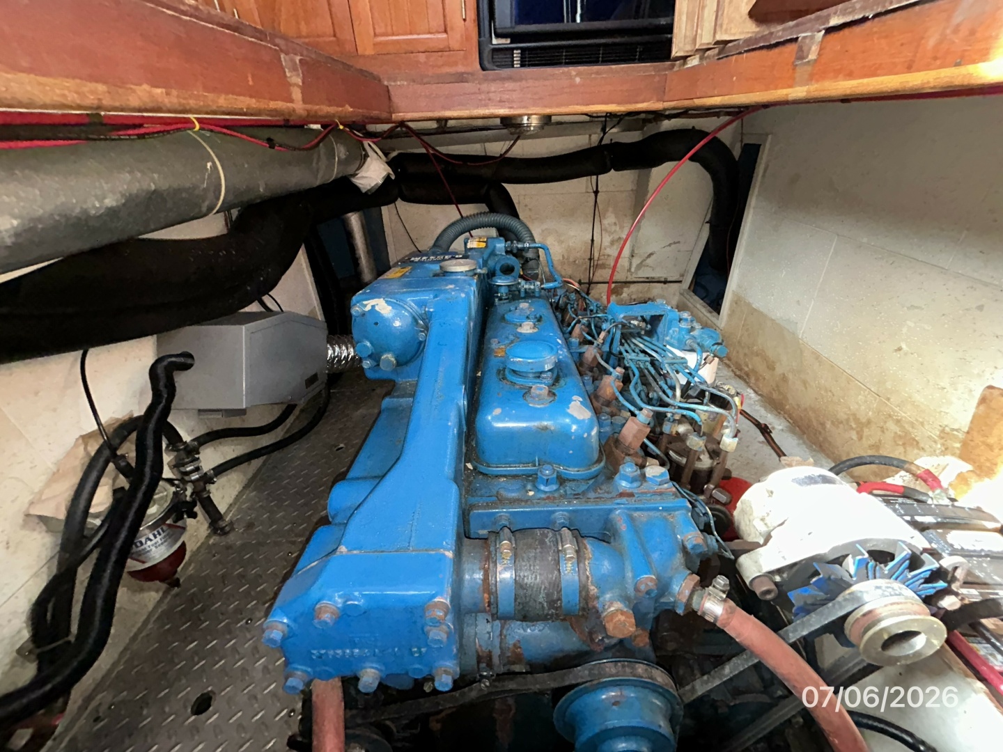 36' Monk engine room aft