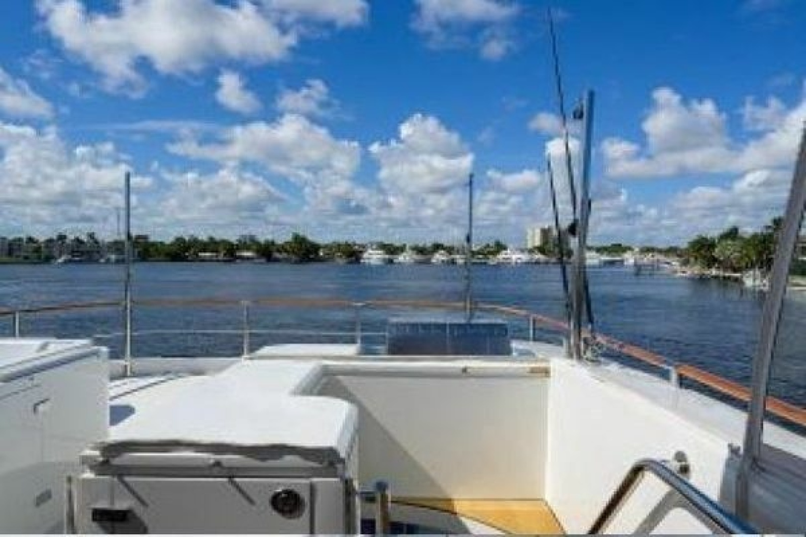 2012 Lazzara Yachts LSX 95 Flybridge