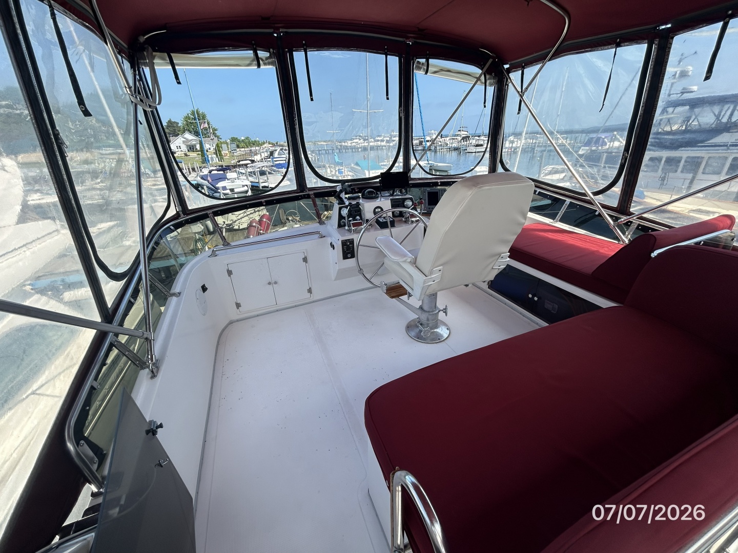 42' Ocean Alexander flybridge forward