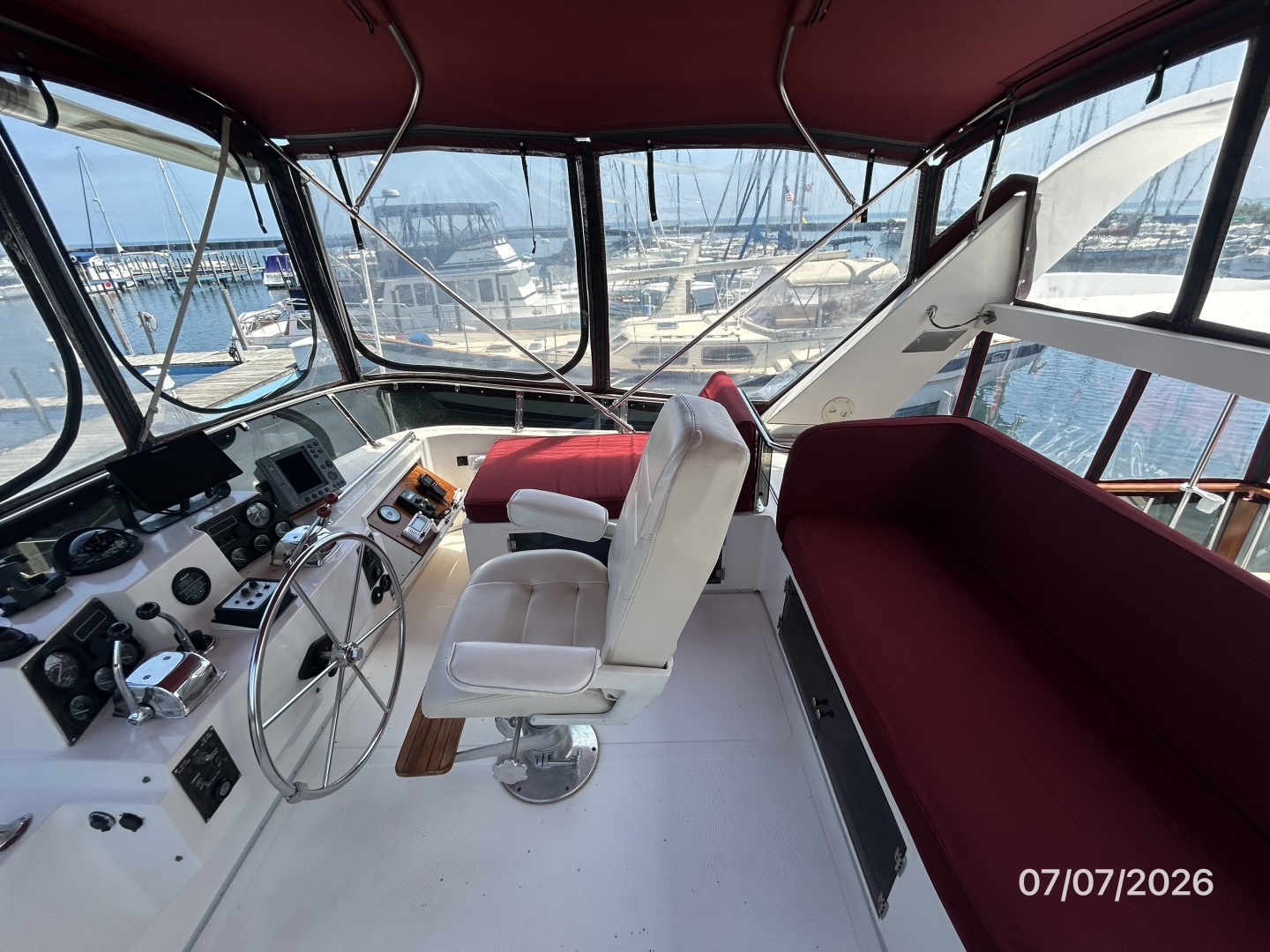 42' Ocean Alexander flybridge starboard