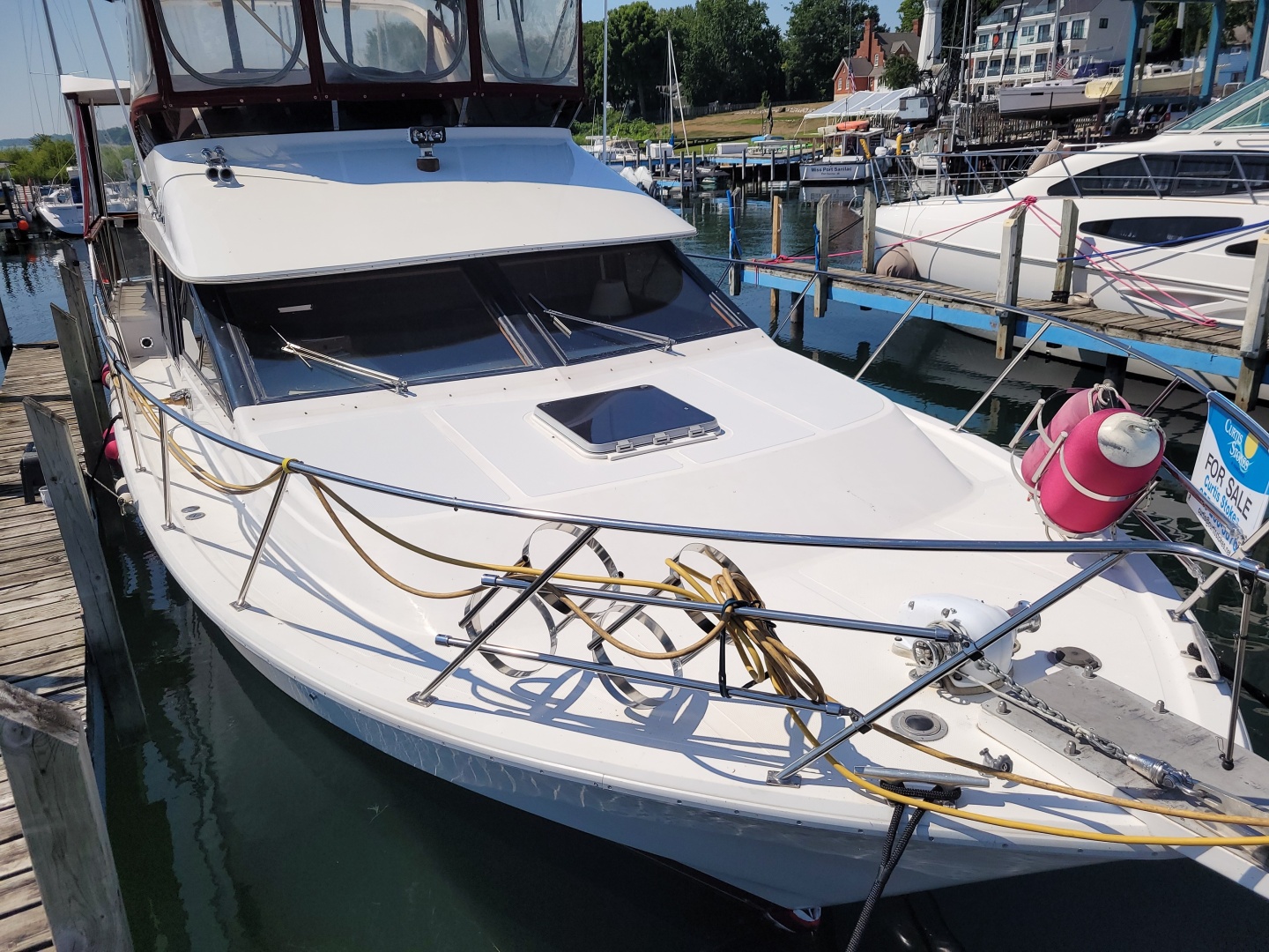 42' Ocean Alexander foredeck aft1