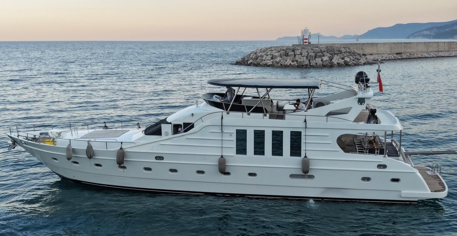 2007 Custom 85 Motor Yacht