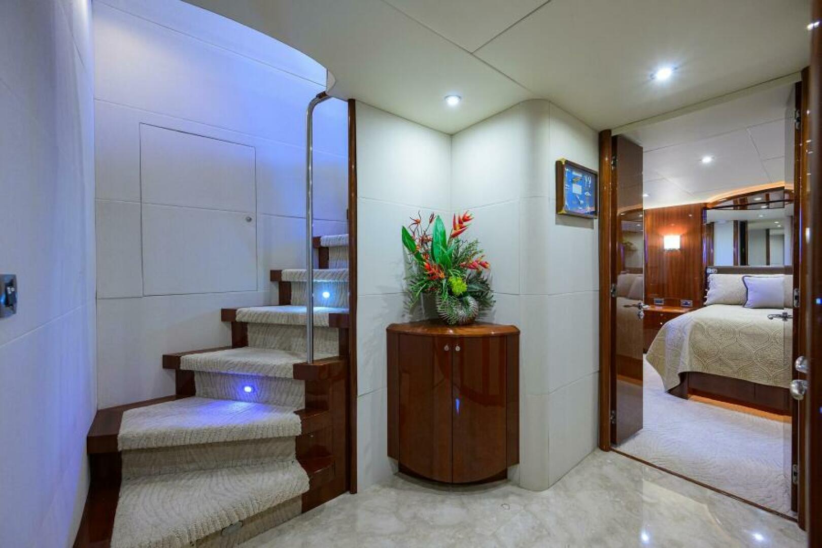 Lazzara Yachts 80 Enclosed — WILLYN - Photo 12