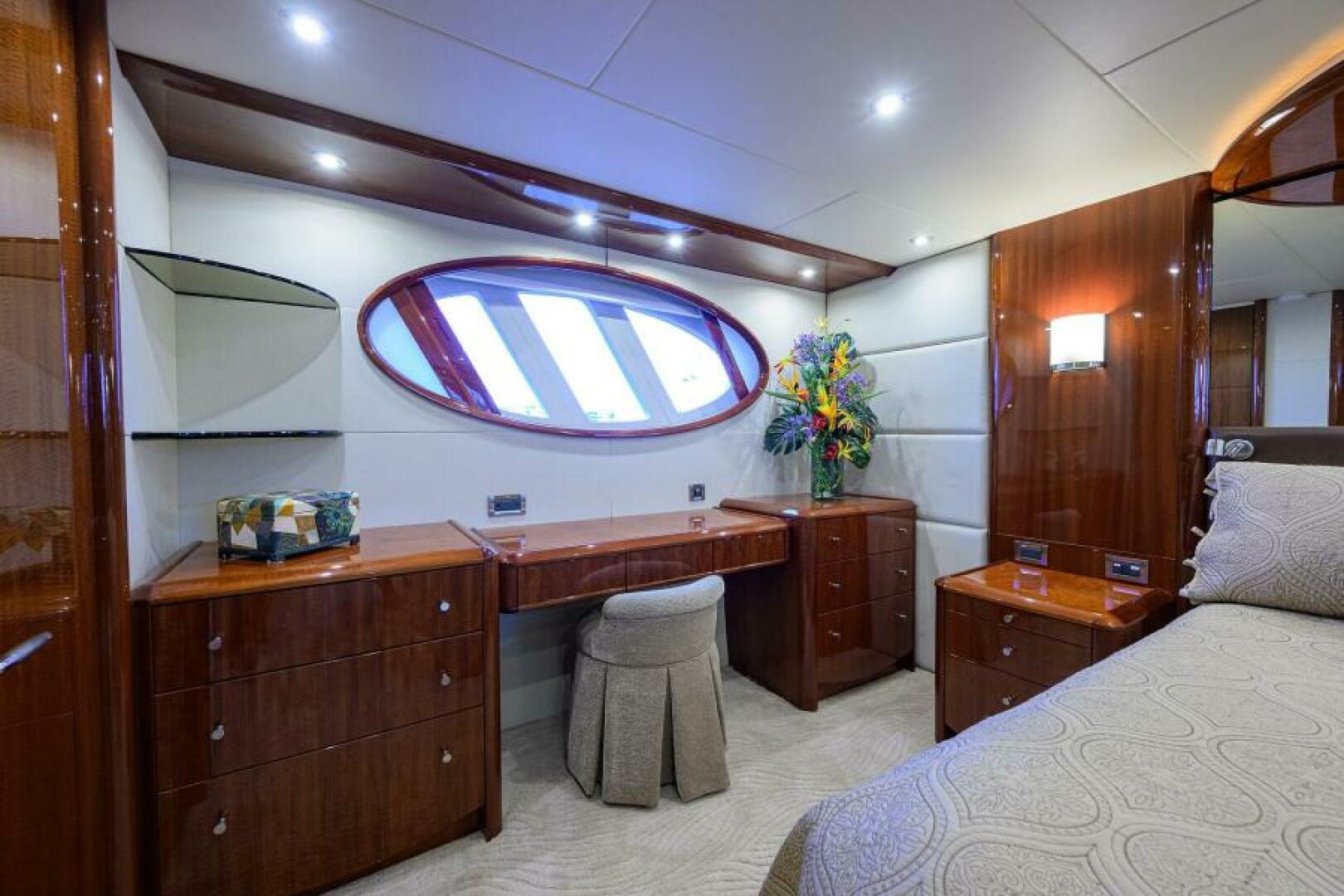 Lazzara Yachts 80 Enclosed — WILLYN - Photo 16