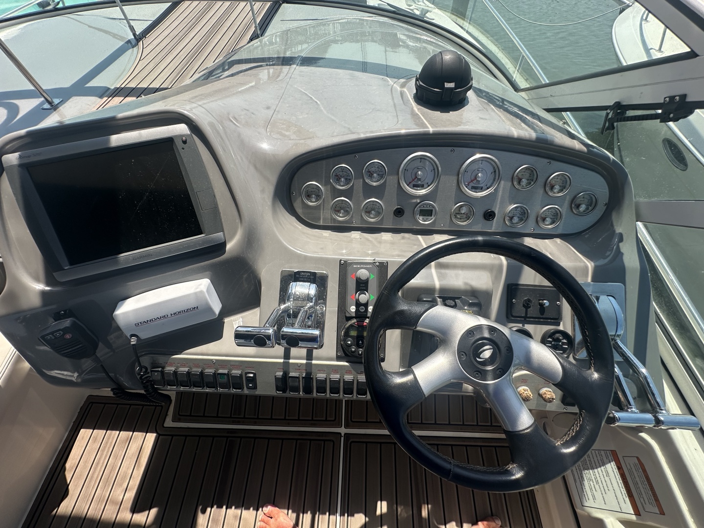 2006 Cruisers Yachts 370 Express