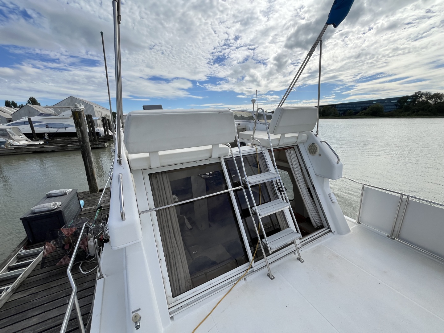 32ft Carver Yacht For Sale