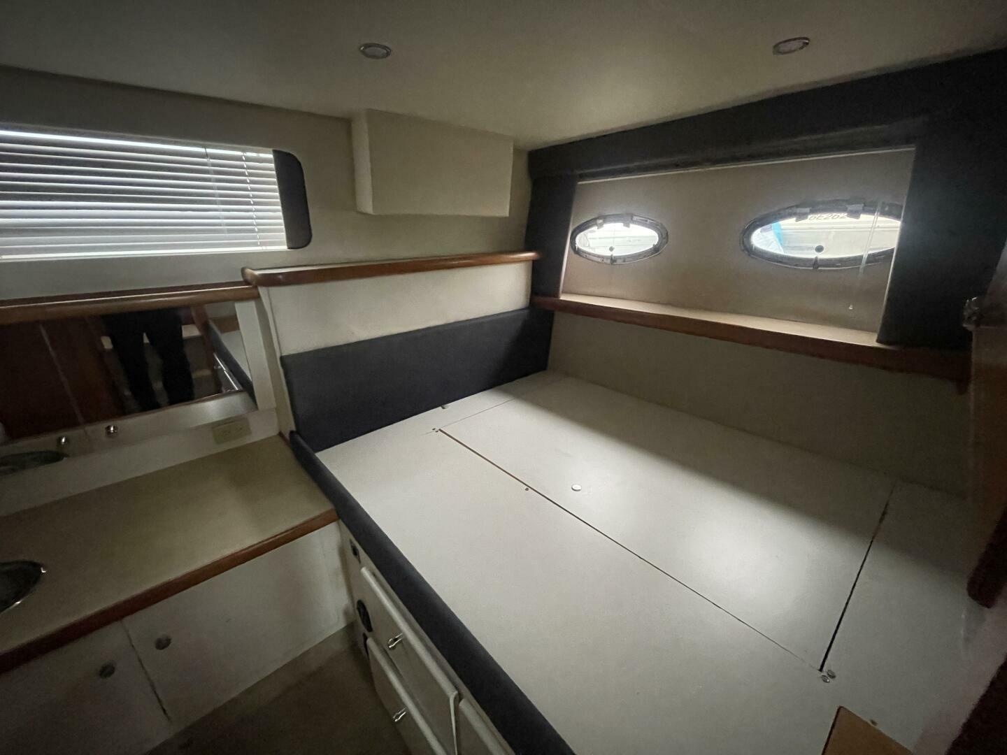 32ft Carver Yacht For Sale