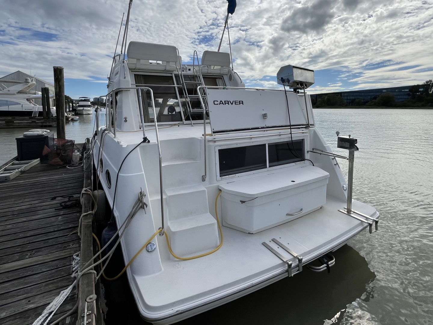 32ft Carver Yacht For Sale