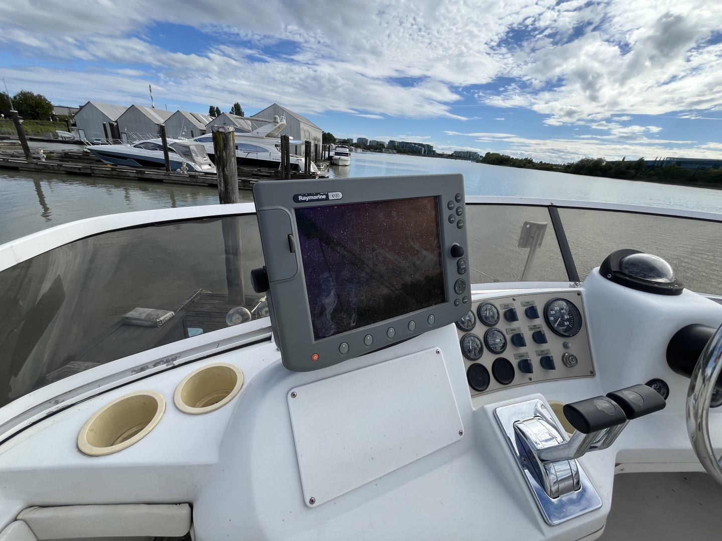 32ft Carver Yacht For Sale