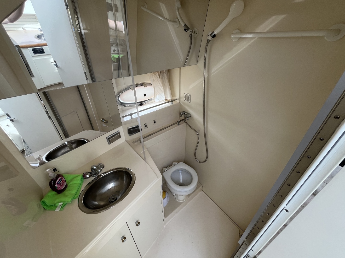 32ft Carver Yacht For Sale