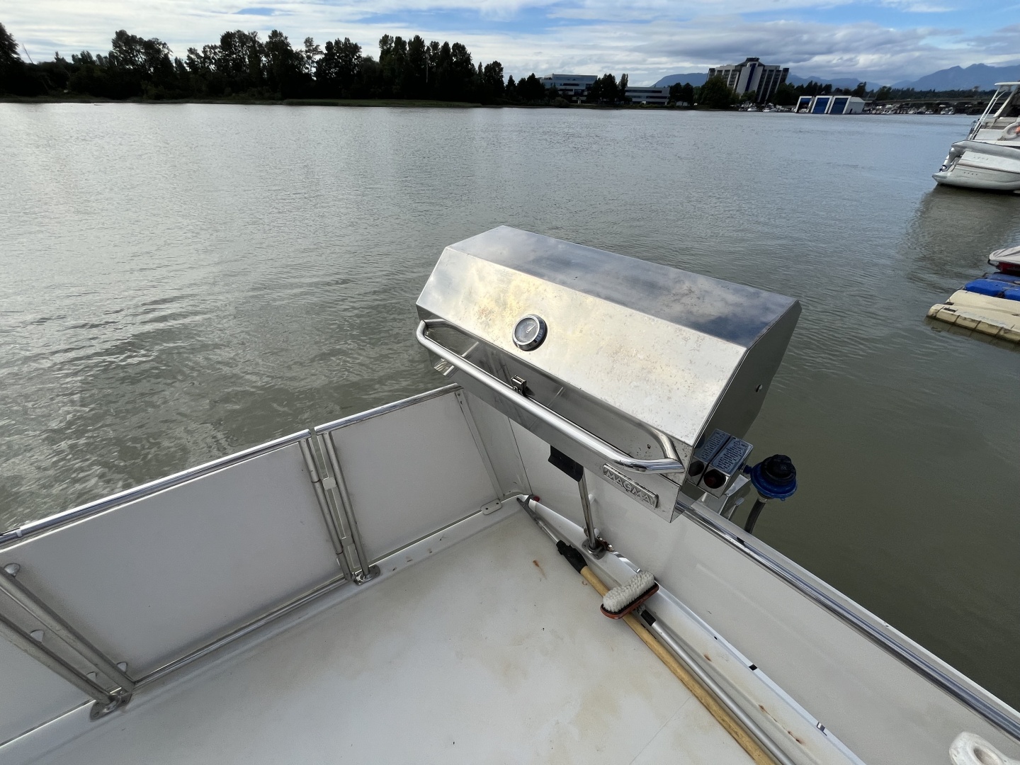 32ft Carver Yacht For Sale