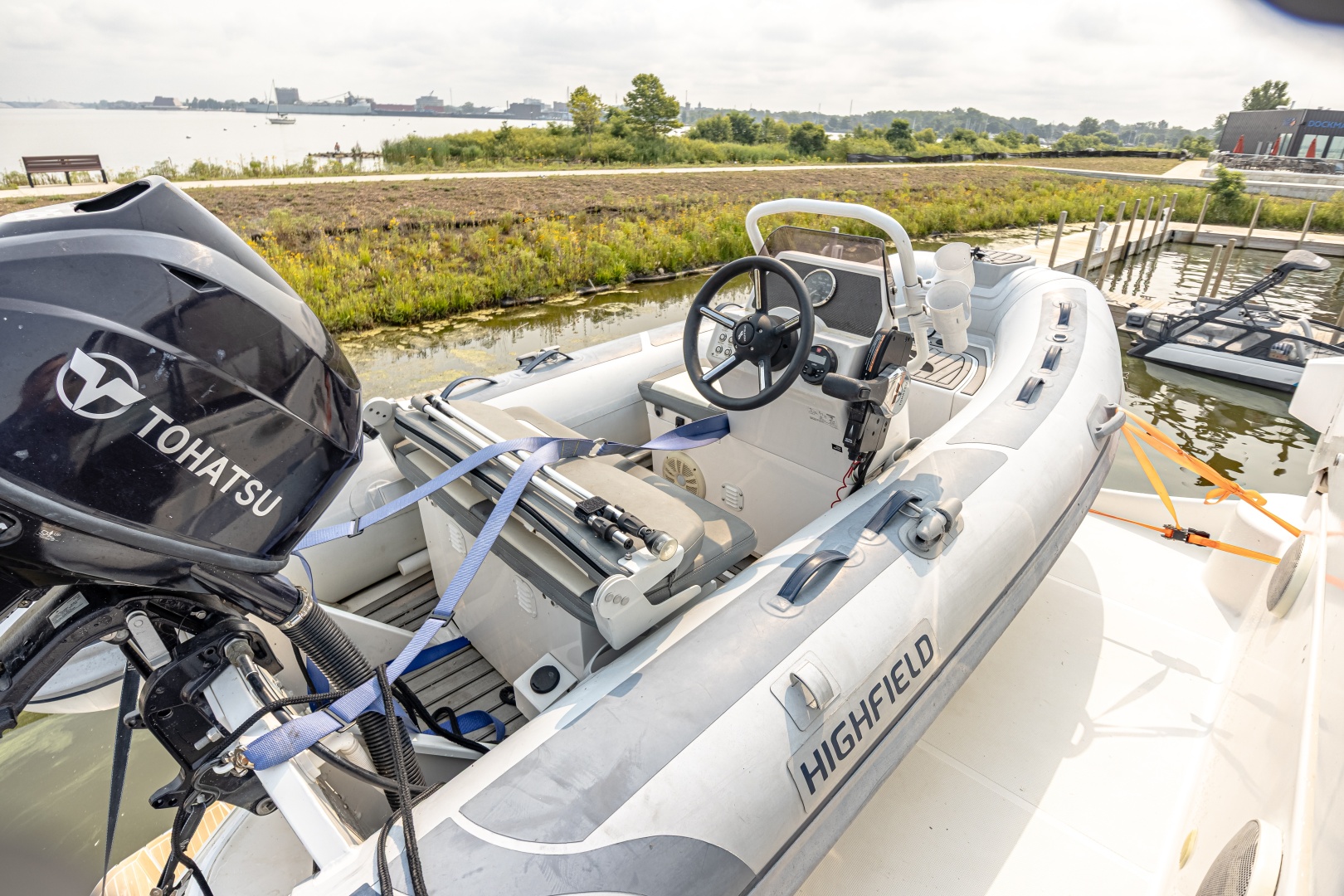 2002 Carver 530 Voyager Sky Lounge