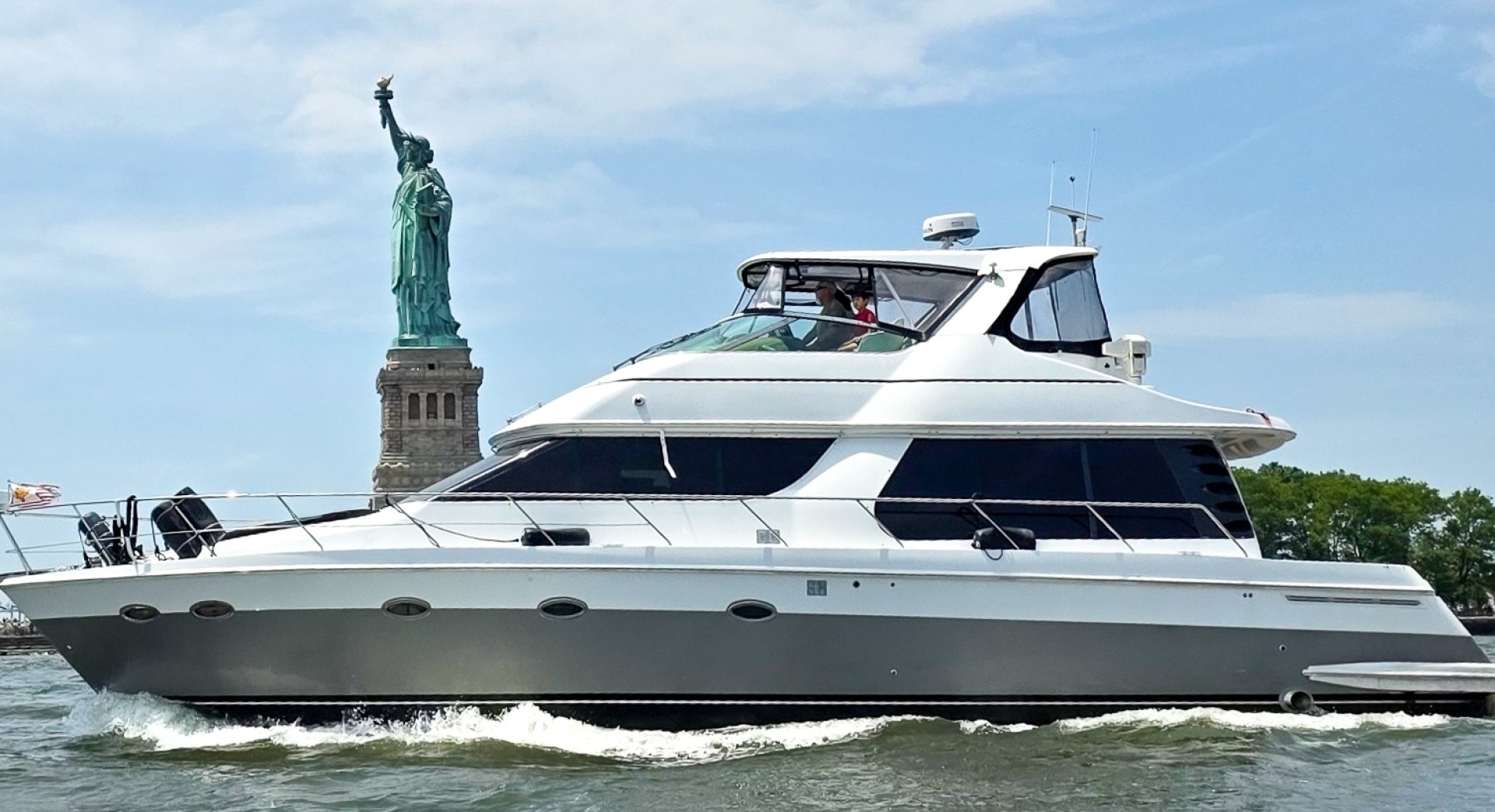 2002 Carver 530 Voyager Sky Lounge