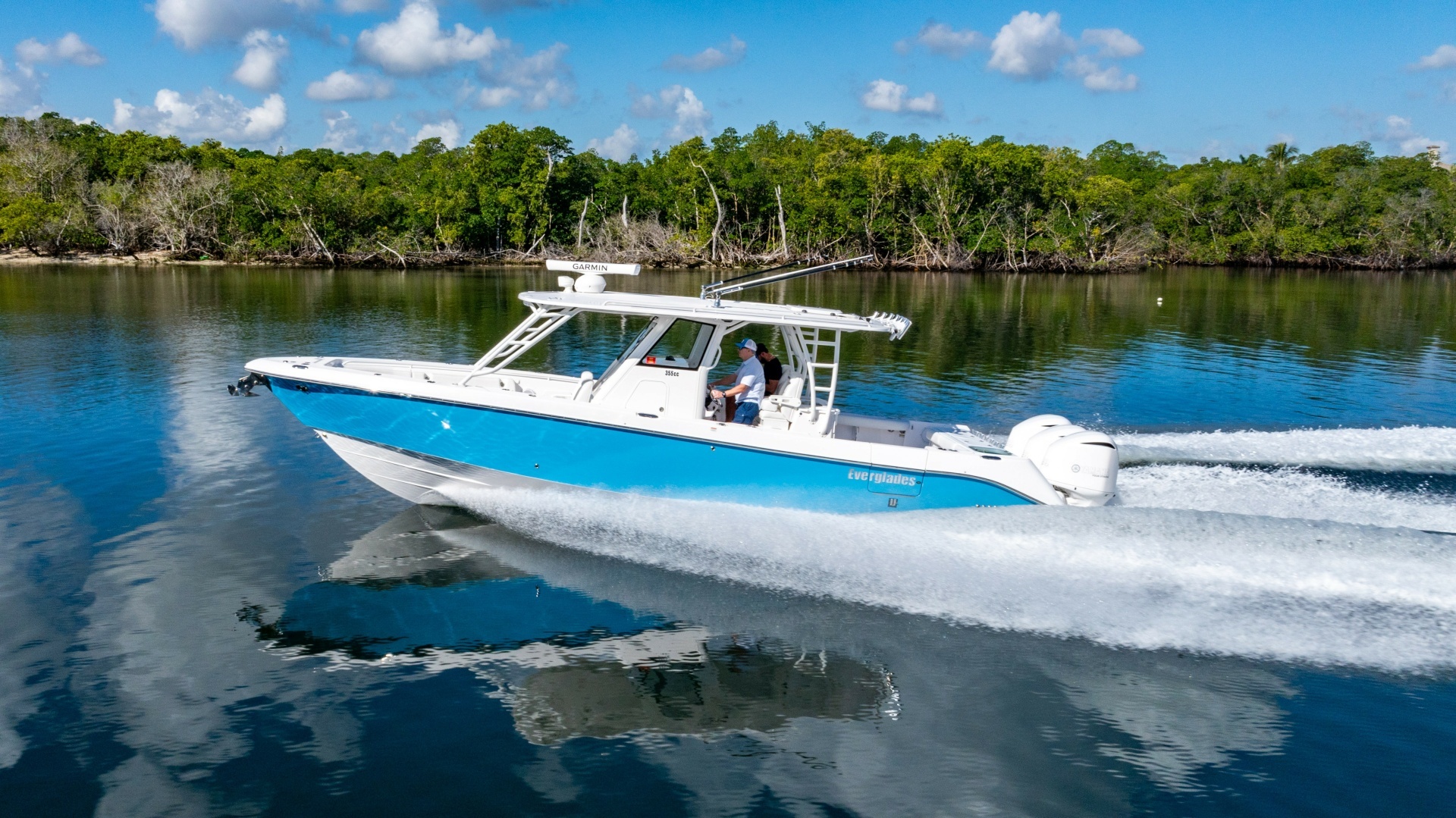 Everglades 355 Center Console — Blue Sky
