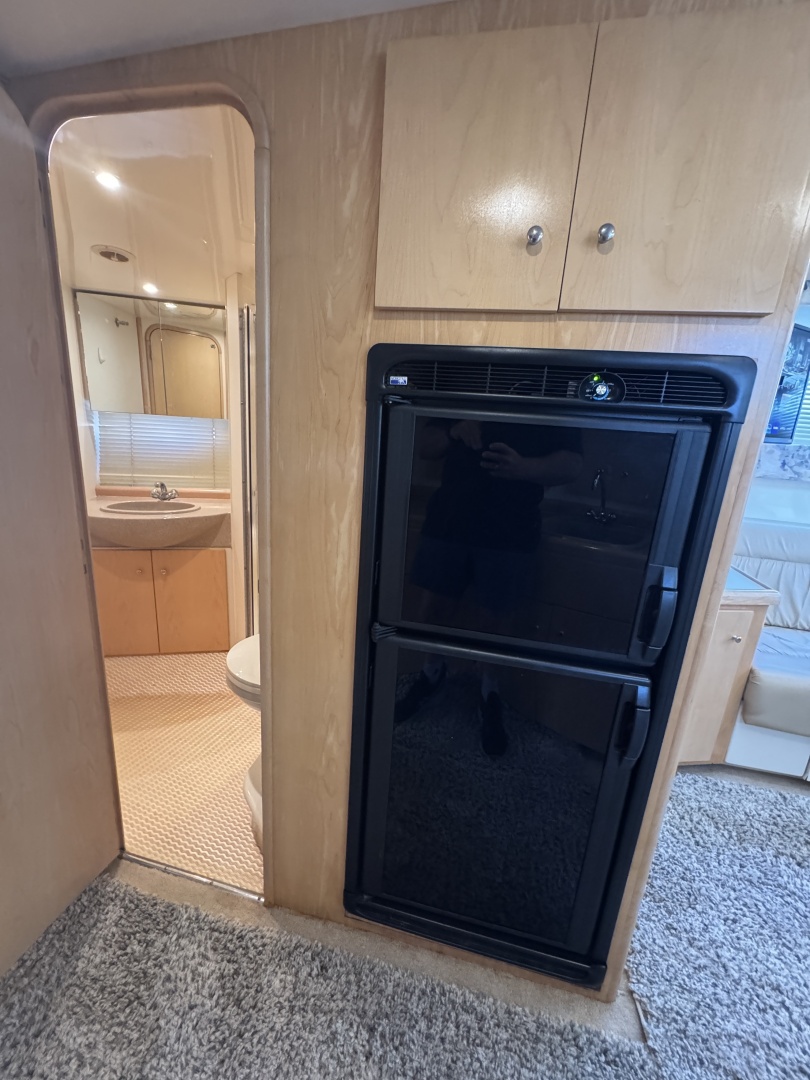 1998 Carver 35 Mariner