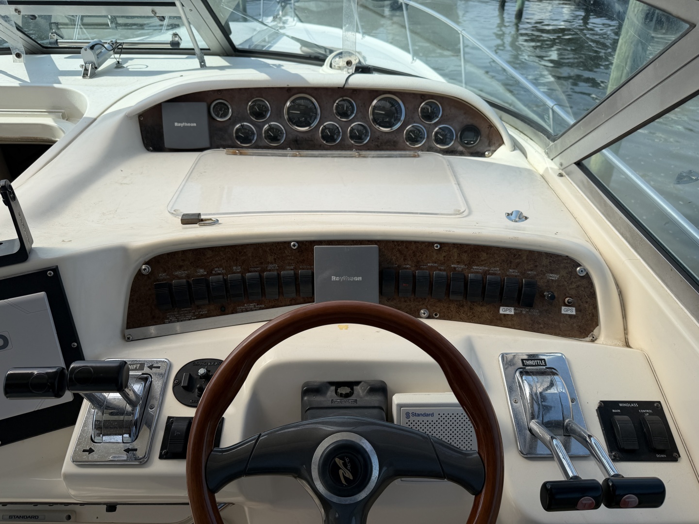 1997 Sea Ray Sundancer 330