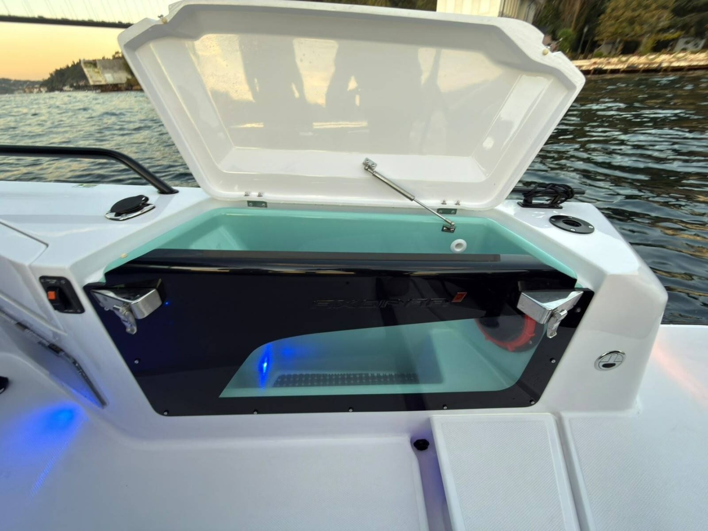2026 Axopar 37 XC Cross Cabin