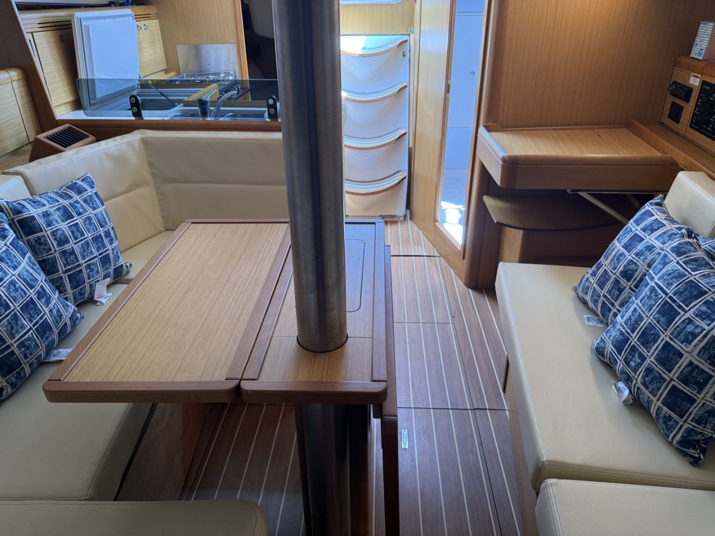 Bonkers 36ft Jeanneau Yacht For Sale