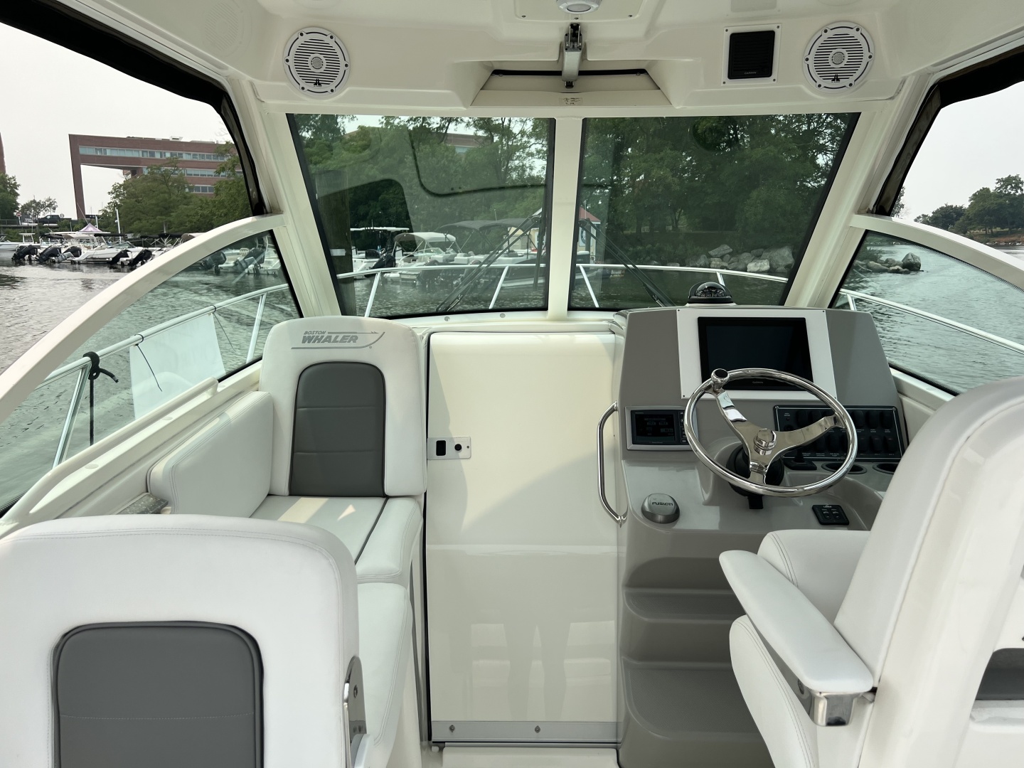 28ft Boston Whaler Yacht For Sale
