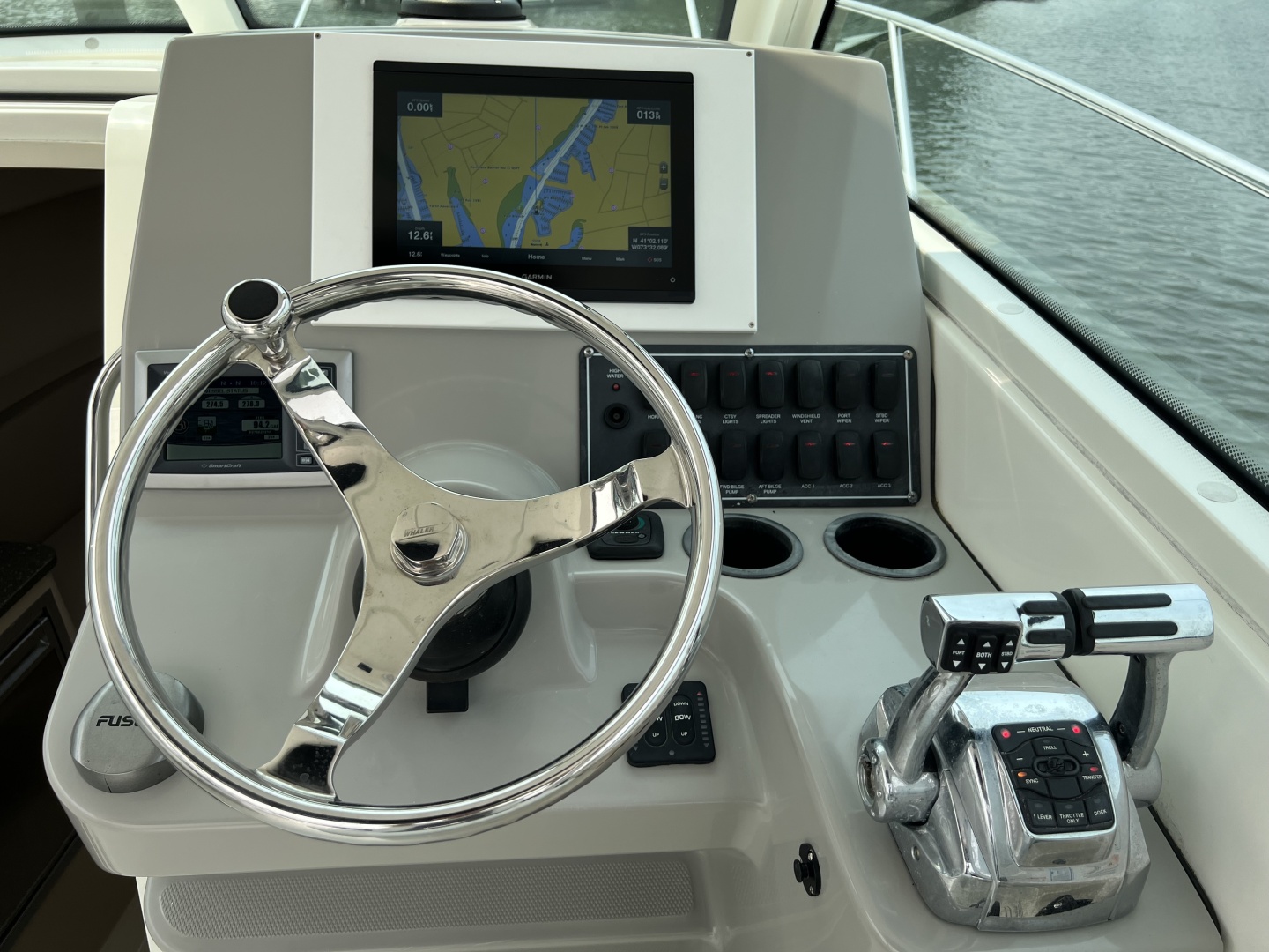 2013 Boston Whaler Conquest