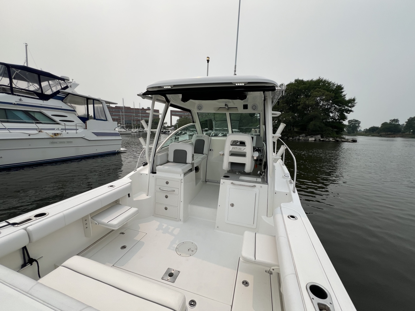 2013 Boston Whaler Conquest