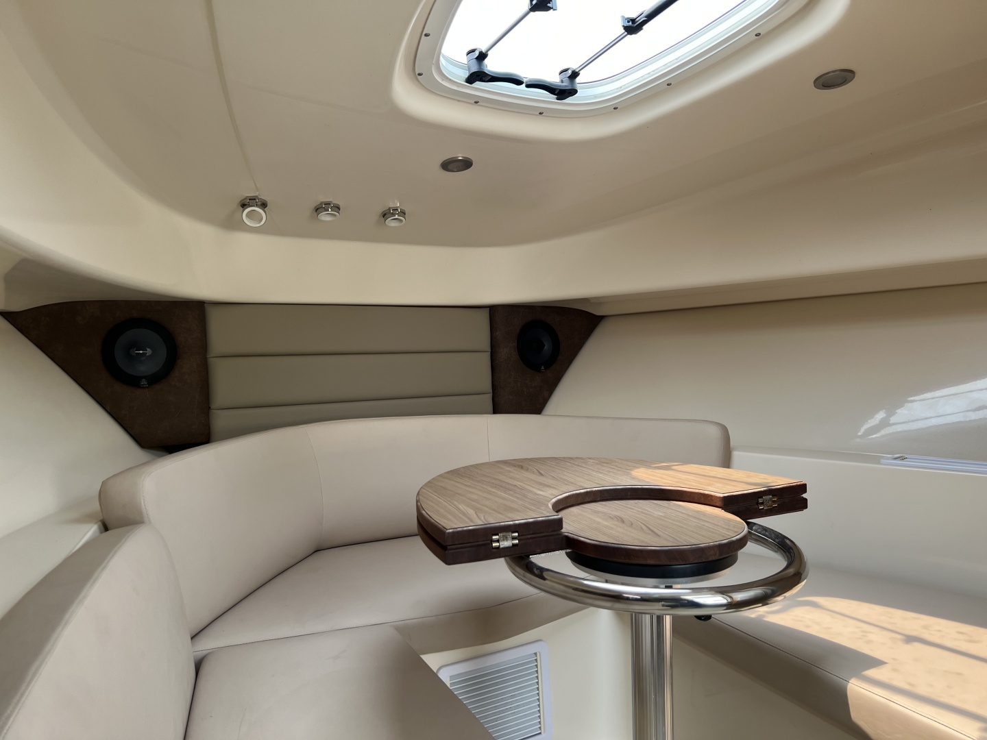 28ft Boston Whaler Yacht For Sale