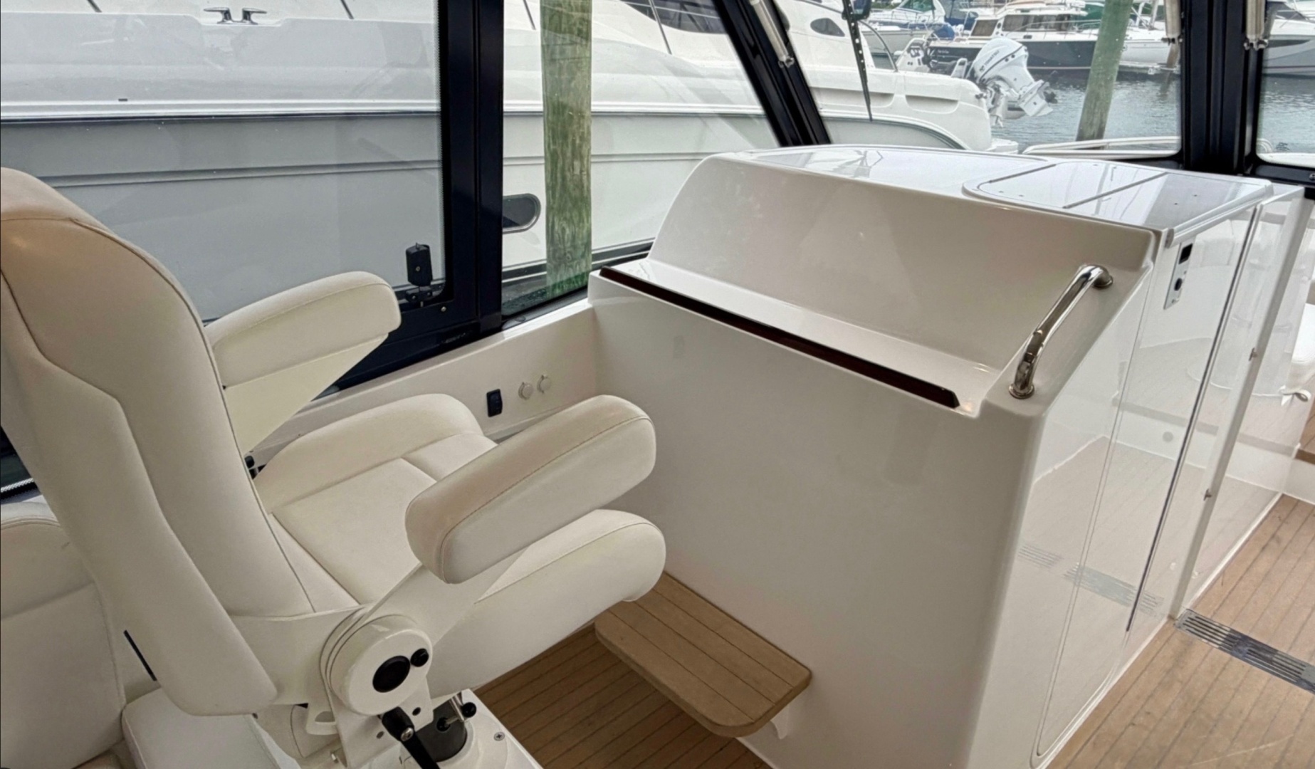 MJM 3 Yacht For Sale