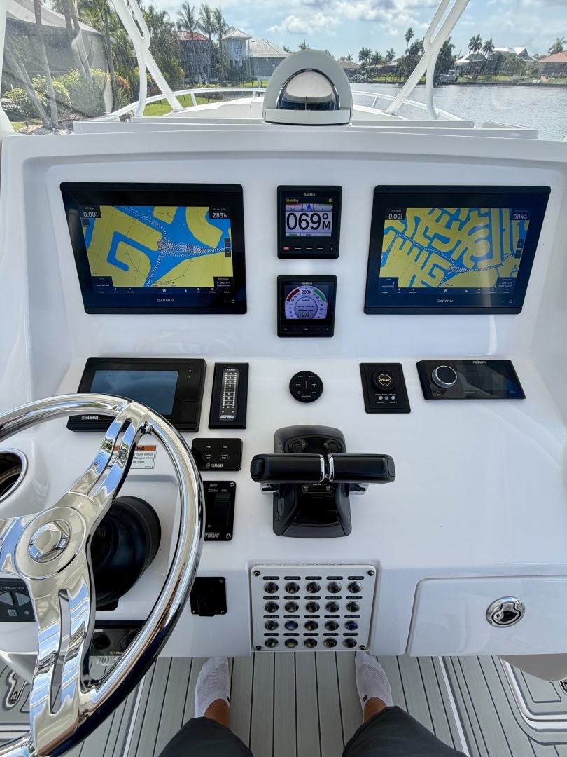 Intrepid 327 Cuddy 2020 Yacht For Sale