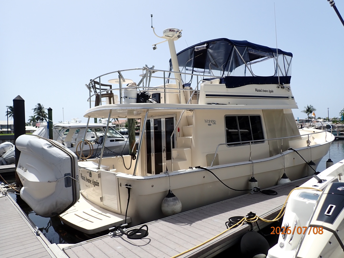 40' Mainship starboard aft profile