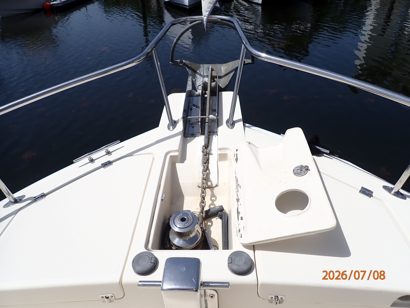 40' Mainship anchor windlass2