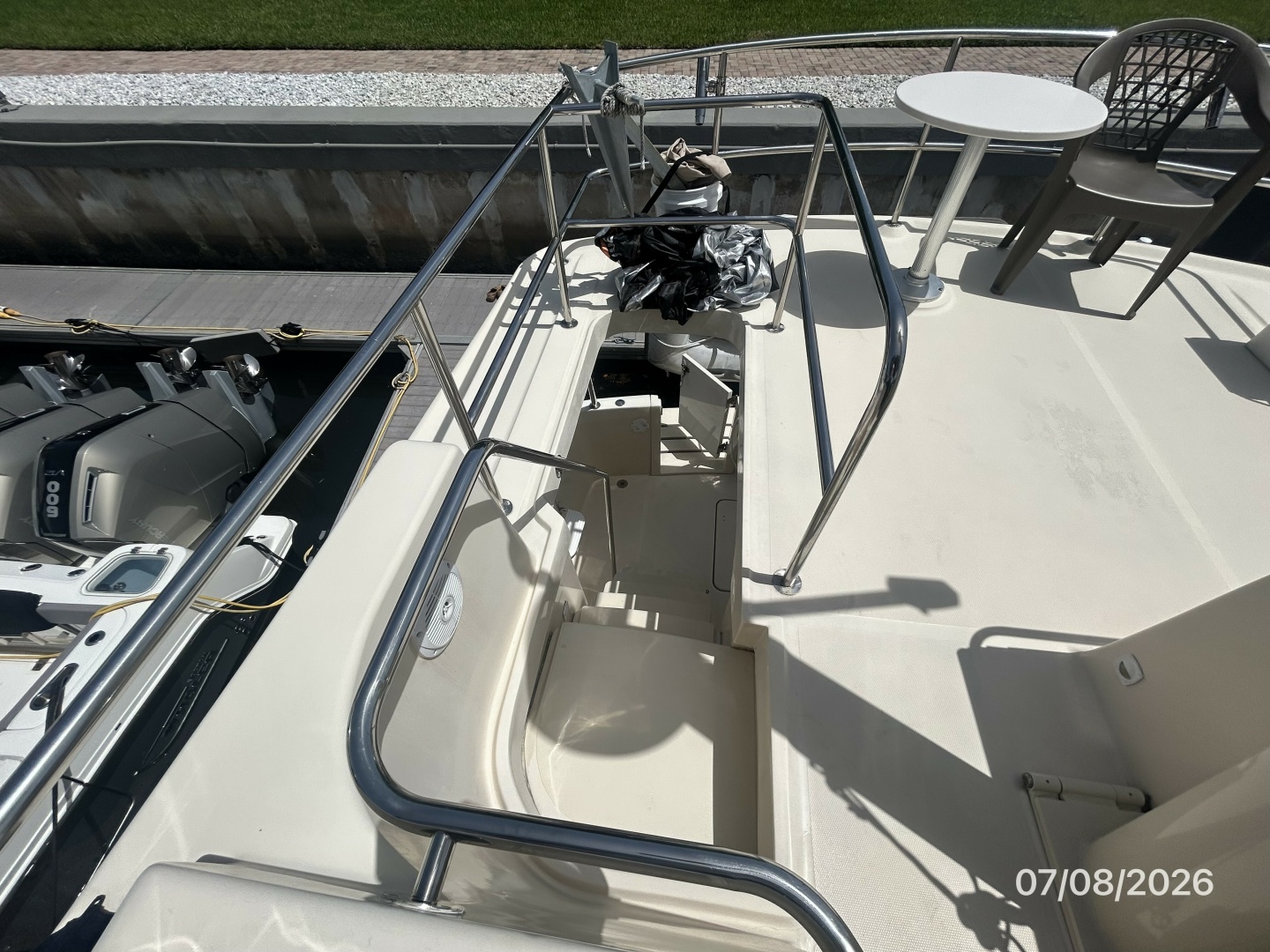 40' Mainship flybridge-aftdeck stairs