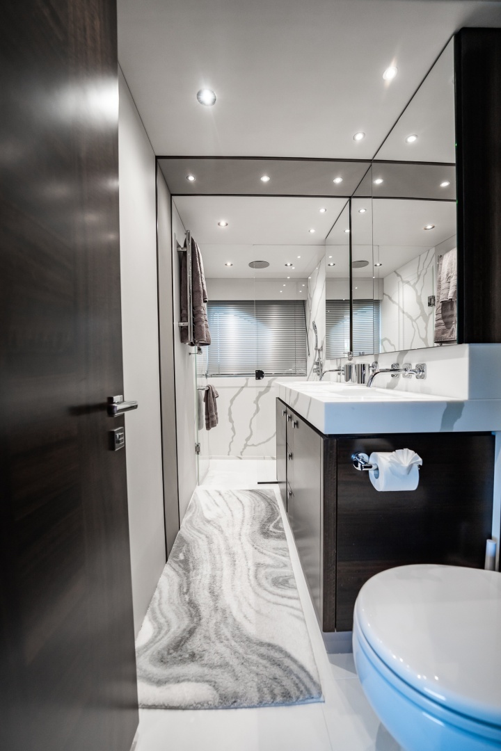 2025 Sunseeker 76 Yacht