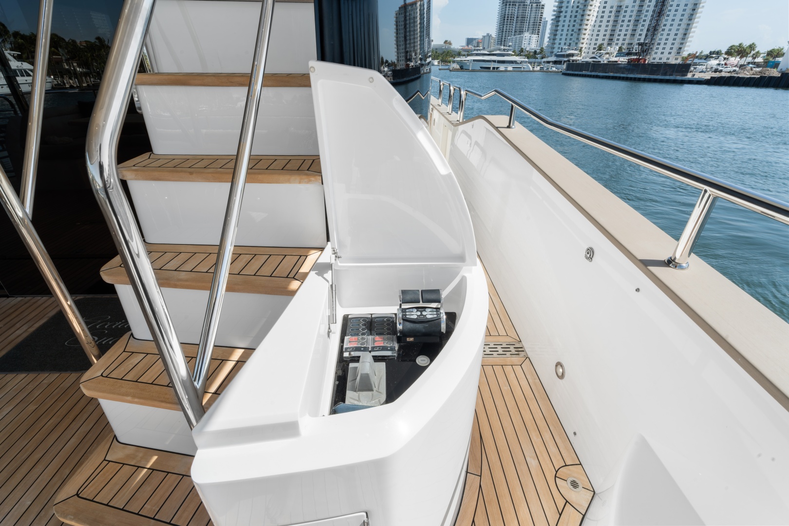 Accidental Success II 95ft Sunseeker Yacht For Sale Accidental Success II 95ft Sunseeker Yacht For Sale