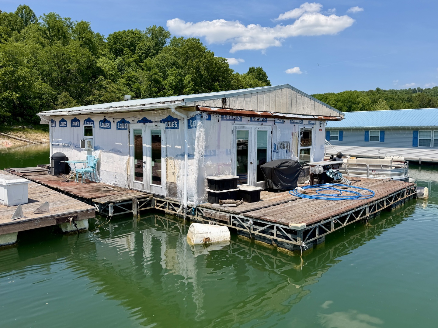 2000 Custom 22 x 30 Floating Cabin - Approx 660sqft