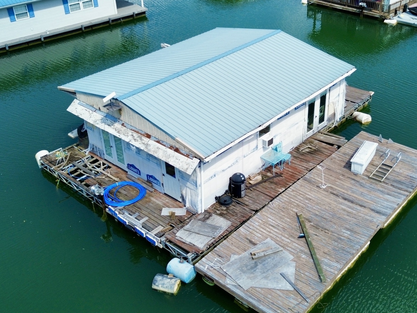 2000 Custom 22 x 30 Floating Cabin - Approx 660sqft