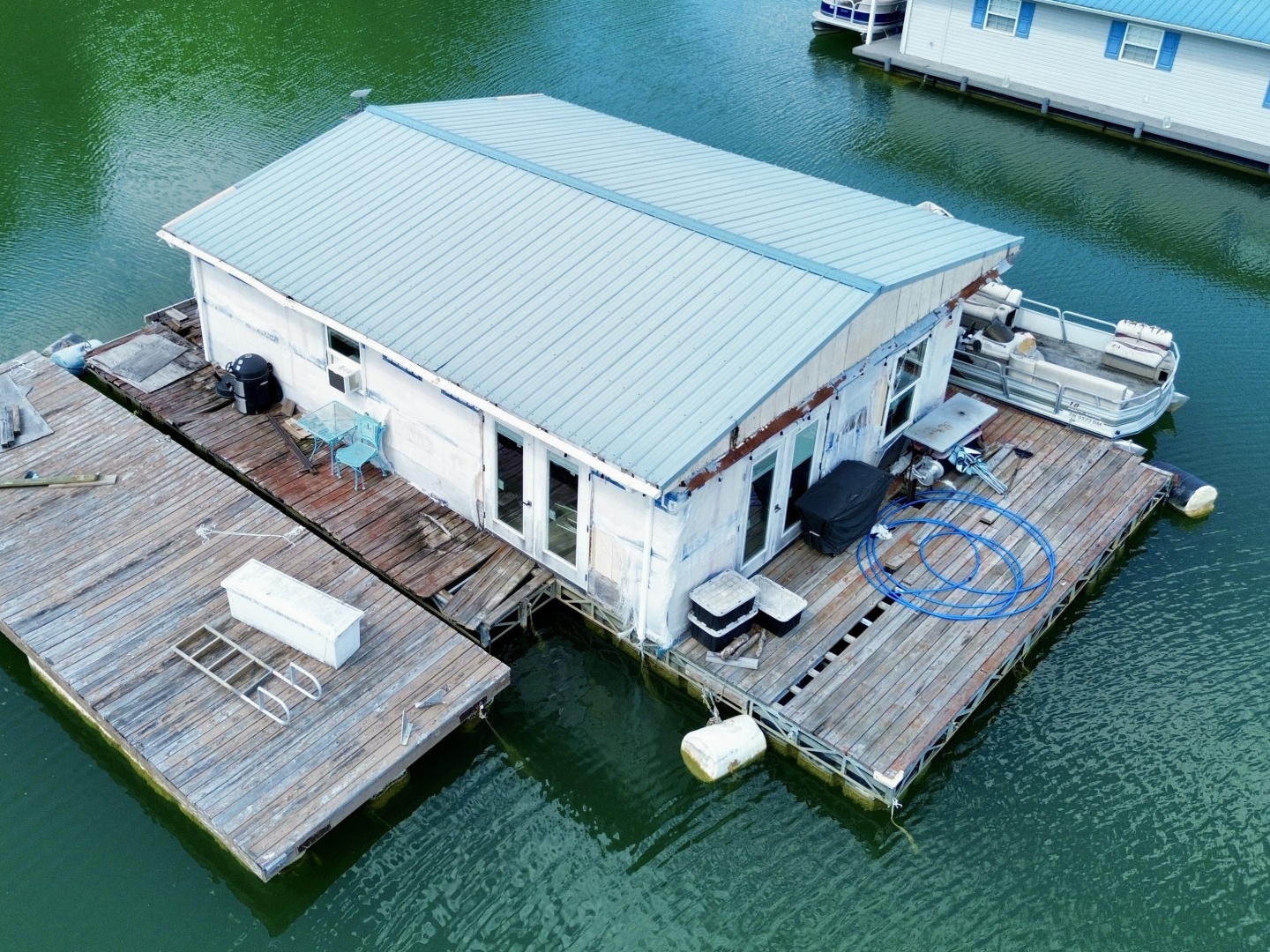 2000 Custom 22 x 30 Floating Cabin - Approx 660sqft