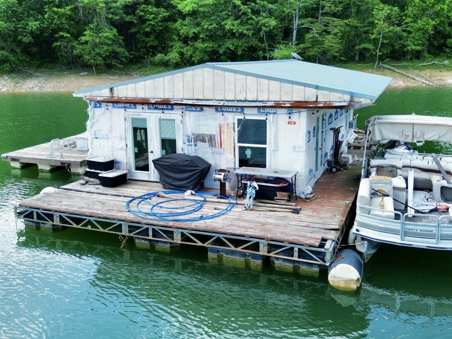 2000 Custom 22 x 30 Floating Cabin - Approx 660sqft