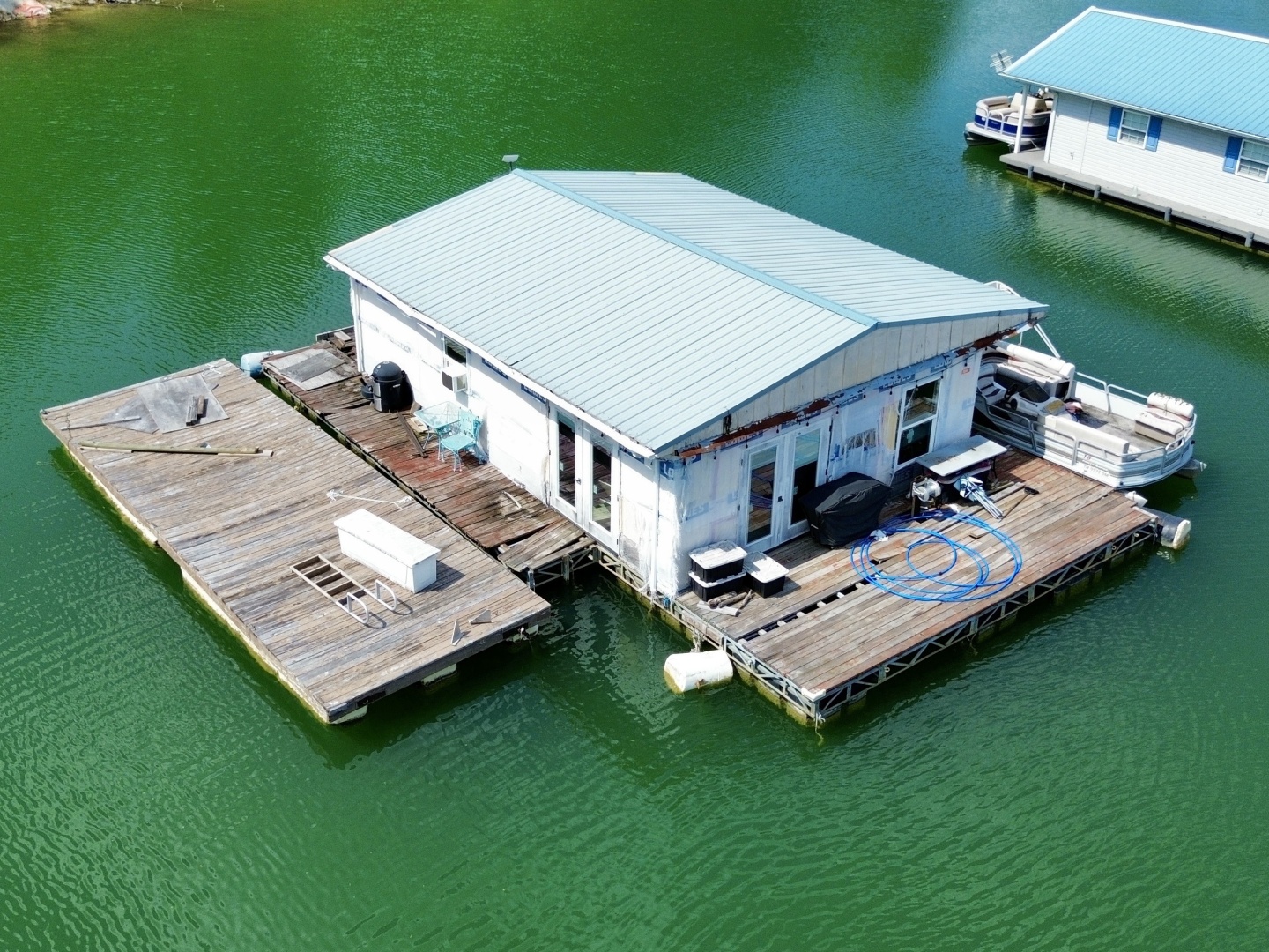 2000 Custom 22 x 30 Floating Cabin - Approx 660sqft