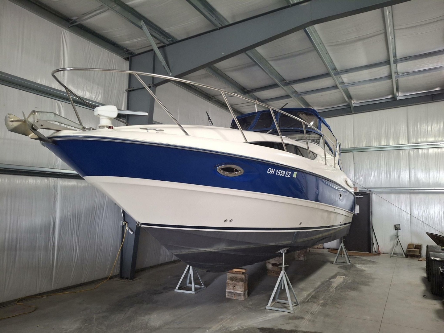 2006 Bayliner 305 "Lady G"