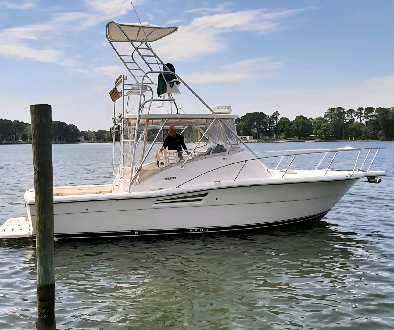 30' Pursuit starboard profile