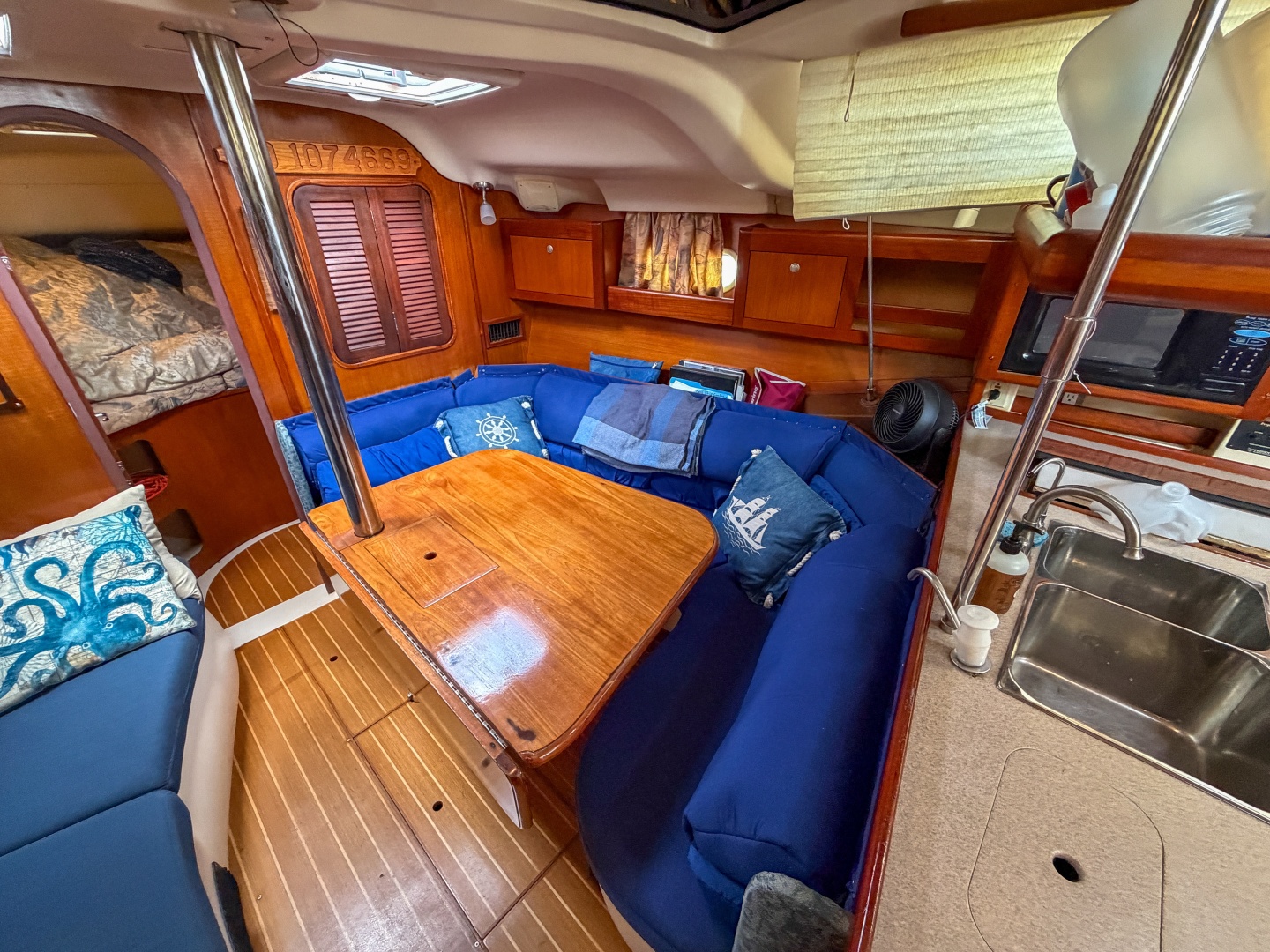 1999 Hunter 380