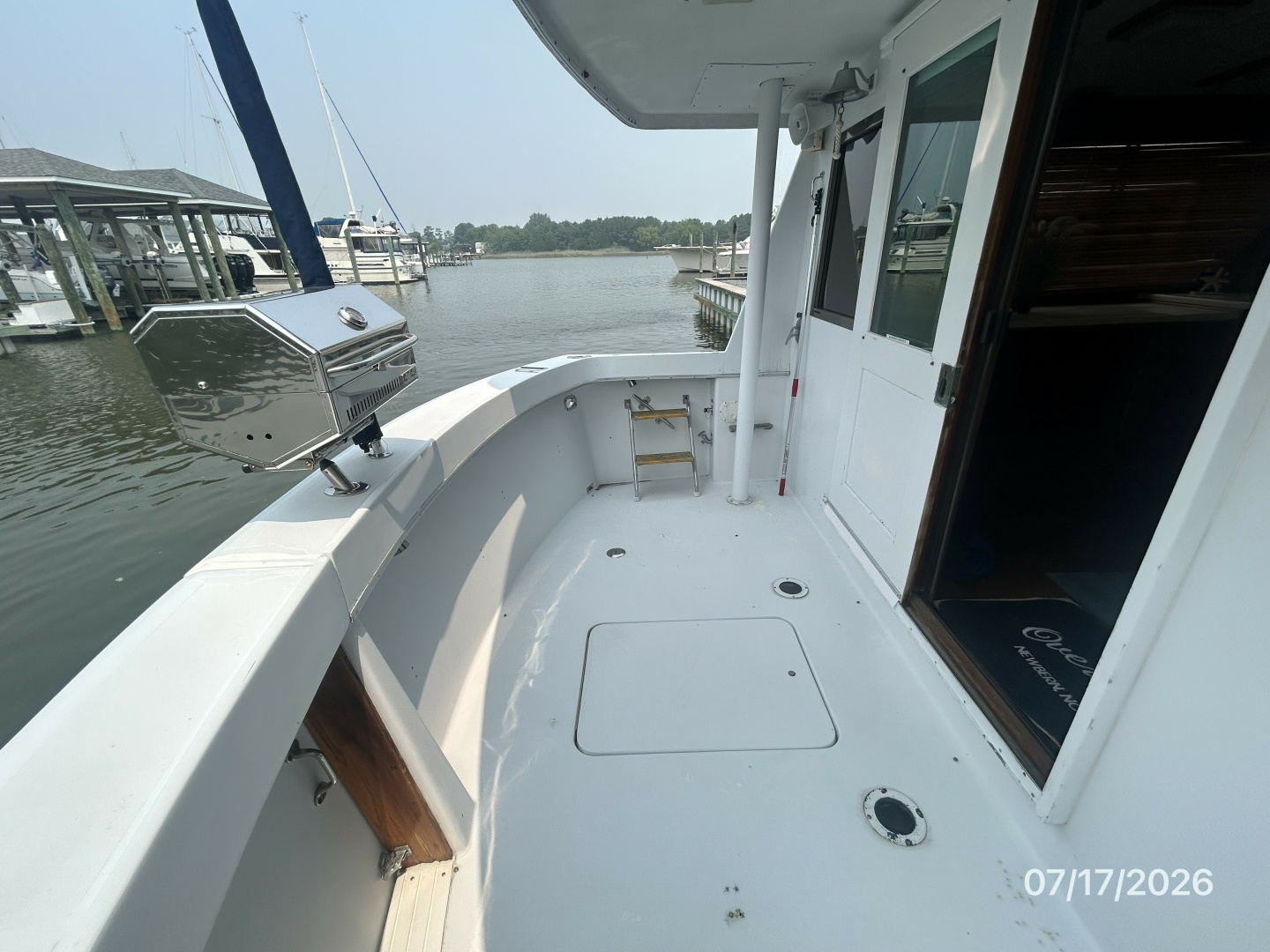 48' Hatteras cockpit port
