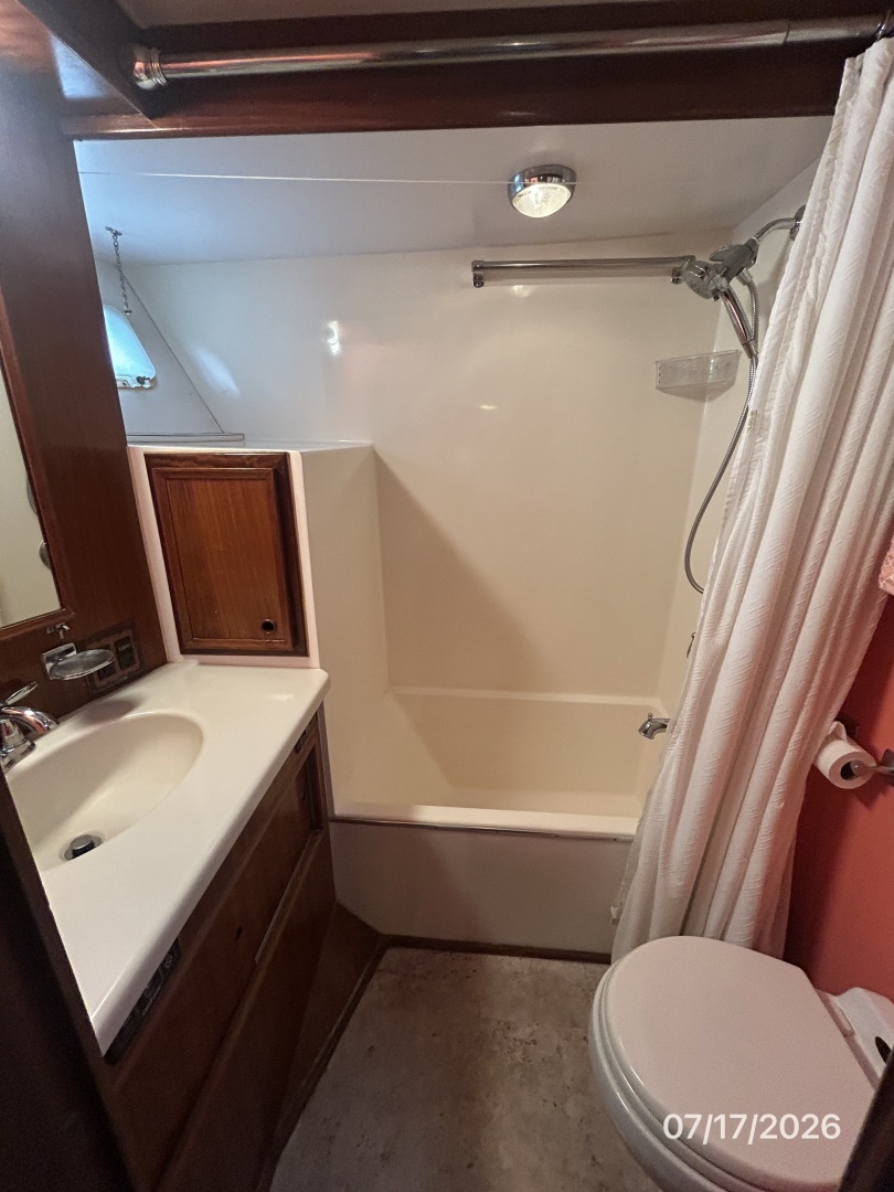 48' Hatteras master stateroom head